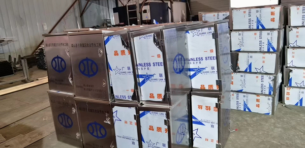 不銹鋼設(shè)備箱.jpg